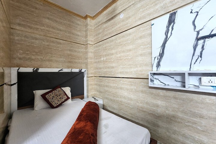 Room 8 of 22