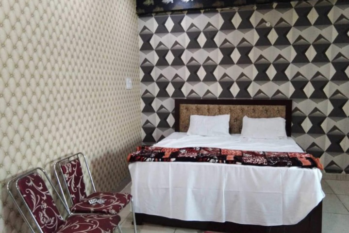 Room 7 of 13
