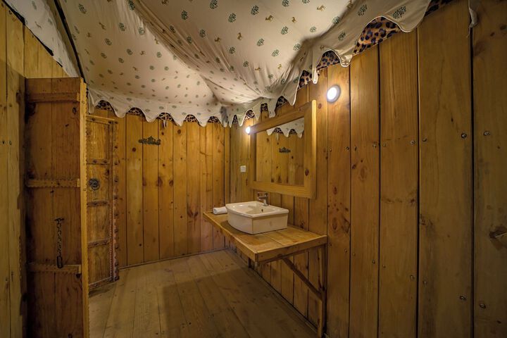 Room 72 of 151