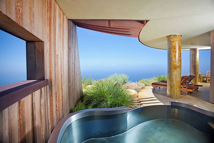 Private spa tub