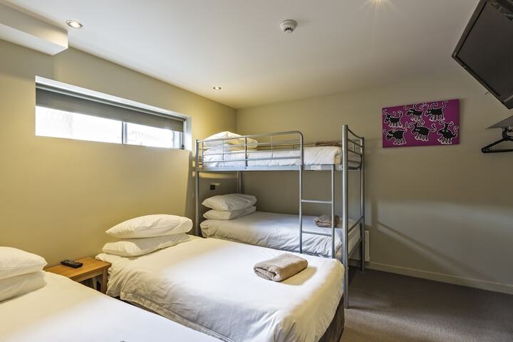 Room 2 of 34
