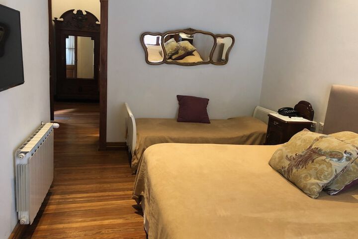Room 9 of 33
