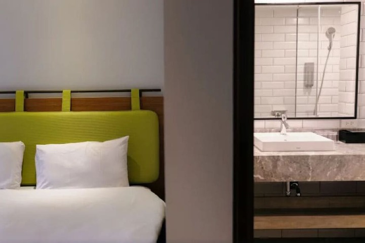 Room 14 of 25
