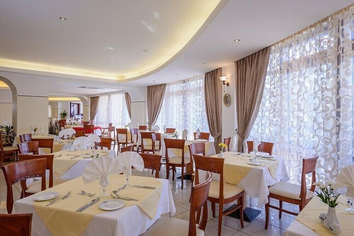 Dining 224 of 340