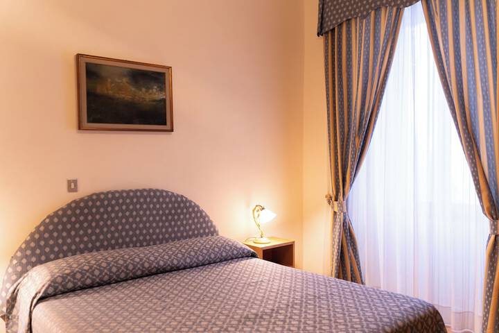 Room 35 of 141