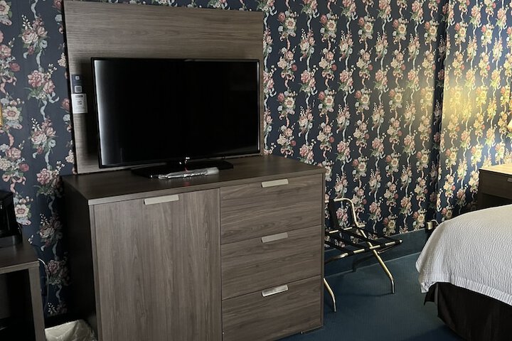 Room 28 of 53