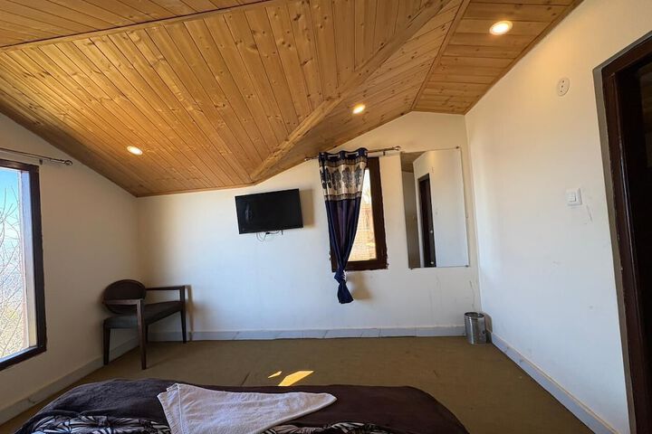 Room 4 of 18