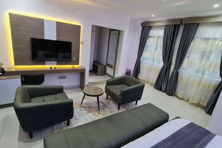 Room 10 of 39