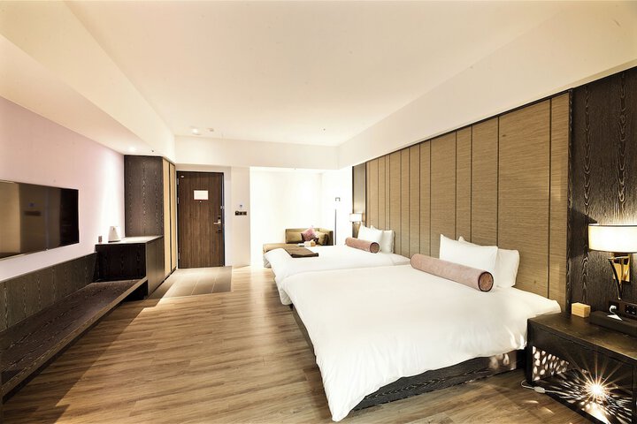 Room 27 of 106