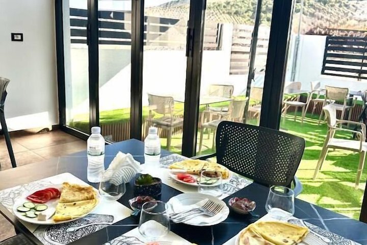 Dining 22 of 23