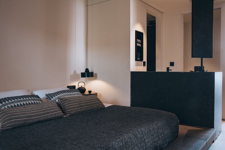 Room 9 of 48