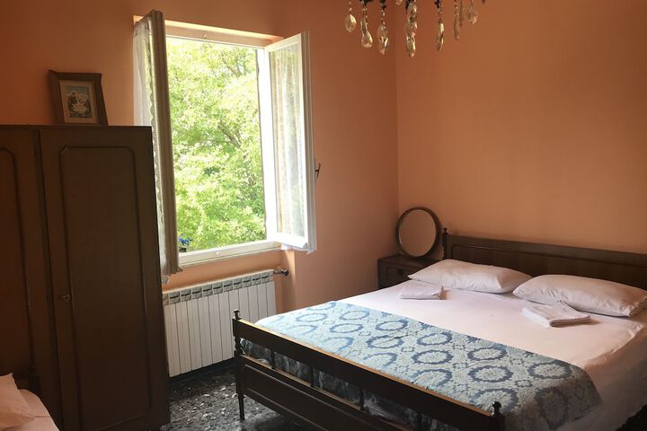 Room 5 of 17