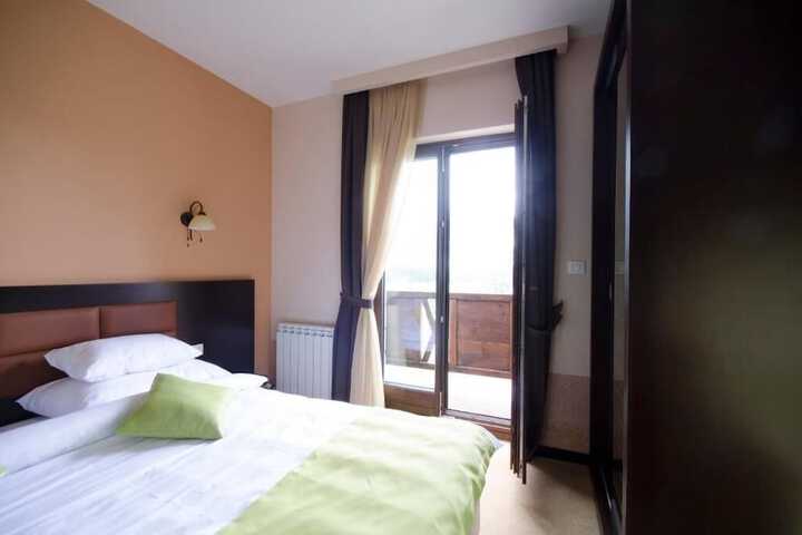 Room 12 of 109