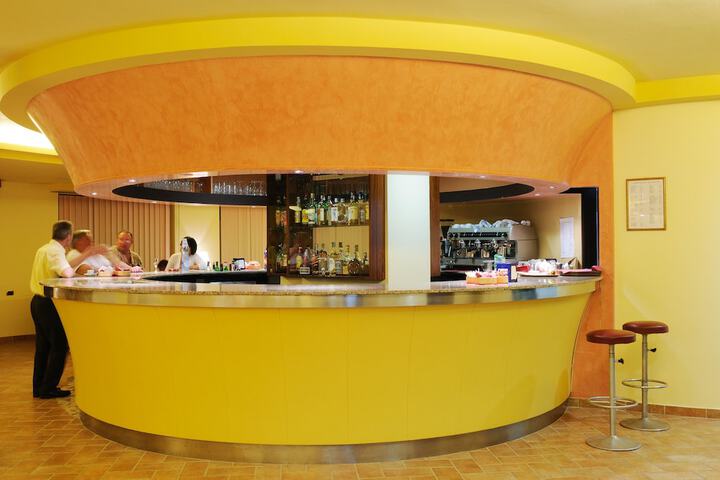 Lounge 75 of 95