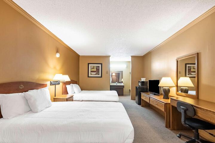 2 Double Beds (5 of 7)