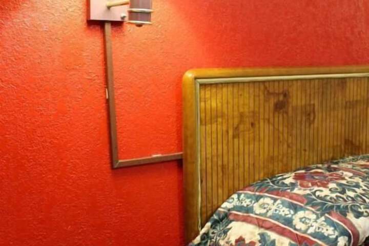 Room 12 of 33