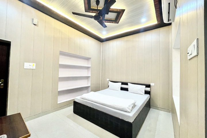 Room 6 of 39