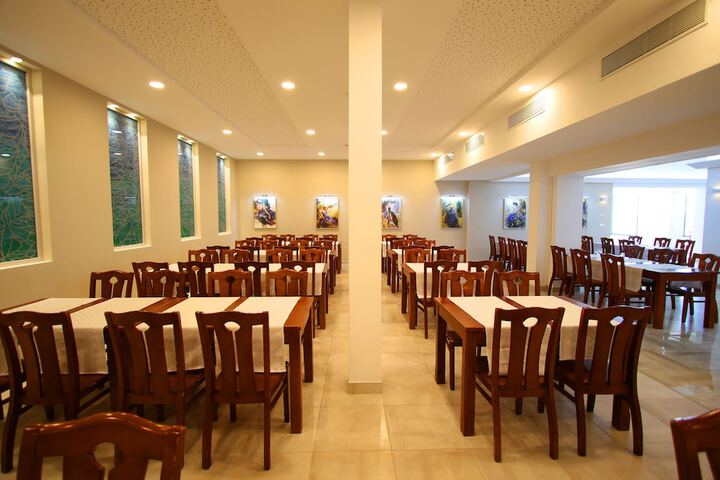 Dining 46 of 55
