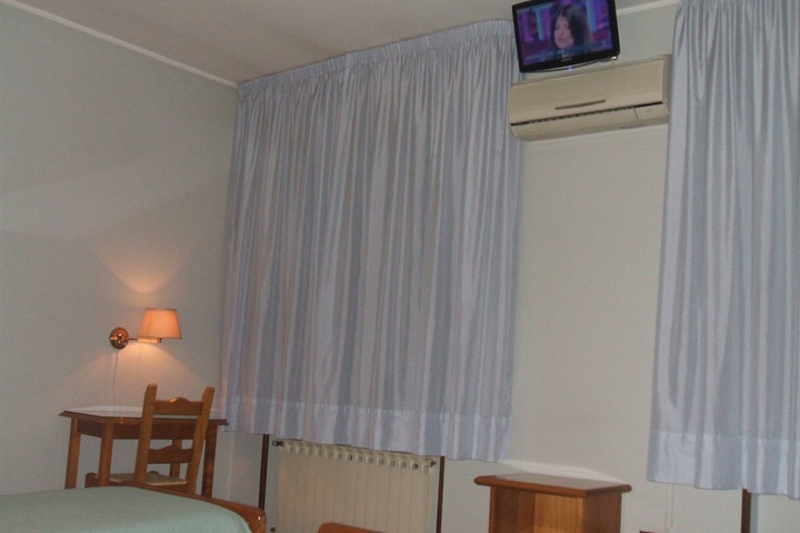 Room 10 of 13