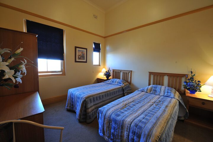 Room 6 of 16