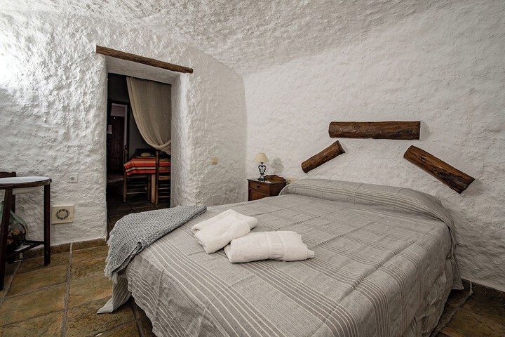 Room 5 of 82
