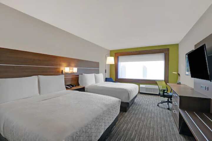 2 Queen Beds (2 of 11)