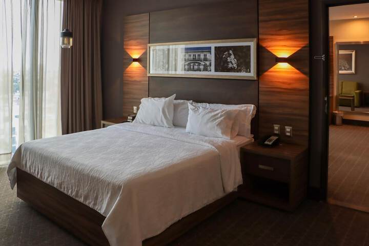 Room 21 of 103