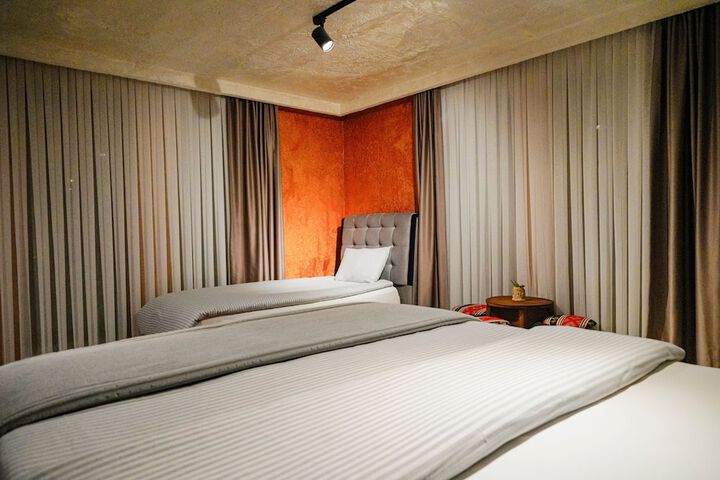 Room 77 of 244