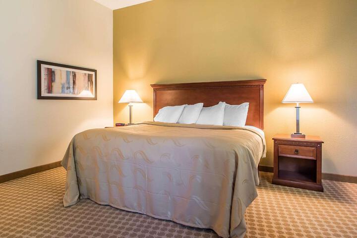 1 King Bed (4 of 12)