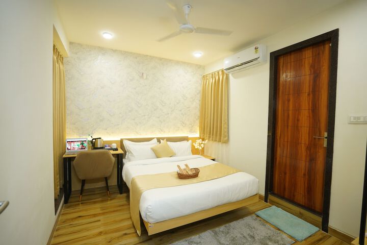 Room 14 of 93