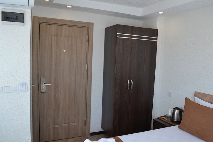Room 42 of 88