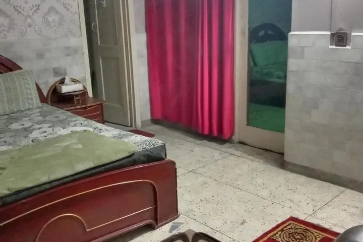 Room 5 of 10
