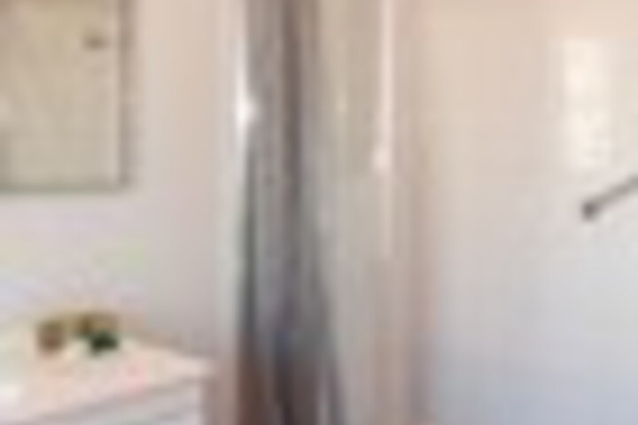 Room 32 of 192