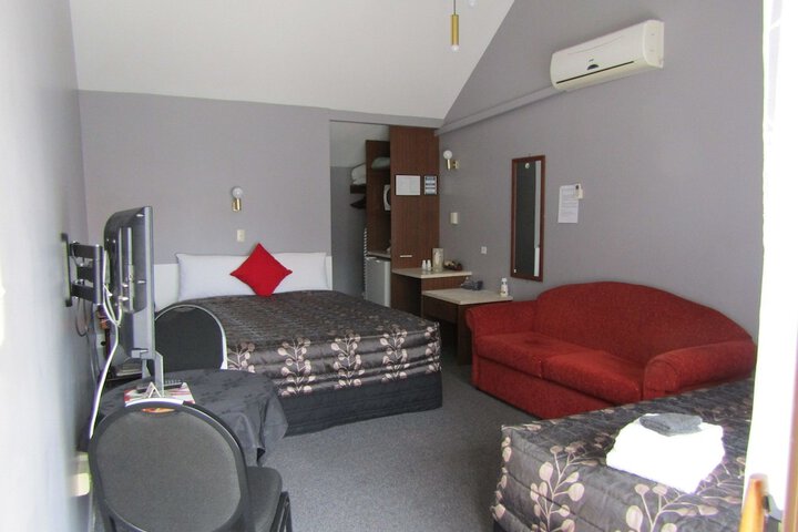 Room 3 of 10