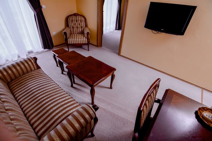 Room 4 of 48