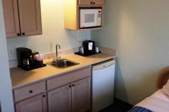 1 King Bed Suite (9 of 19)