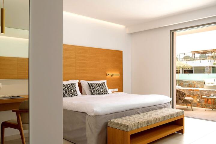 Room 13 of 160