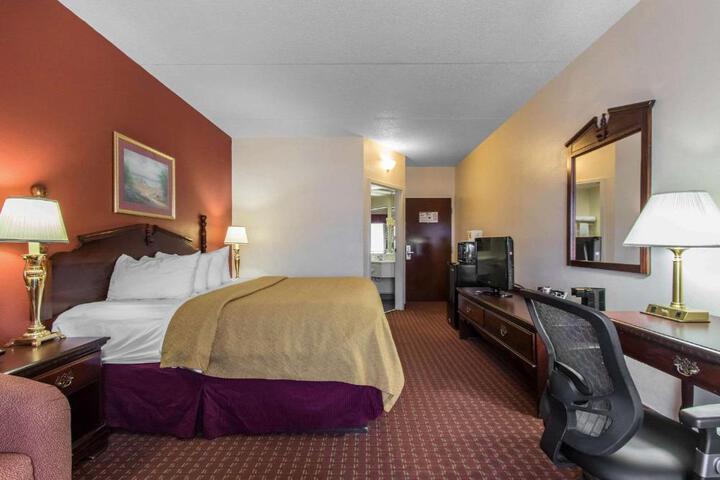 1 King Bed (1 of 4)