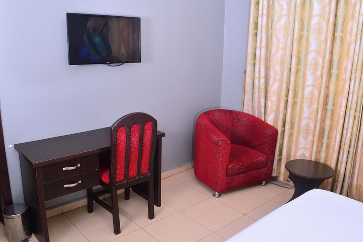 Room 4 of 15