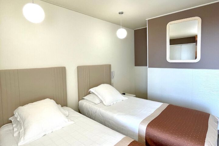 Room 13 of 87