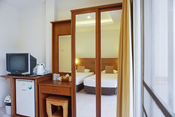 Room 10 of 98