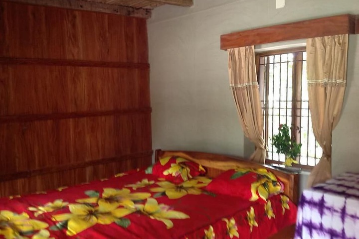 Room 5 of 8
