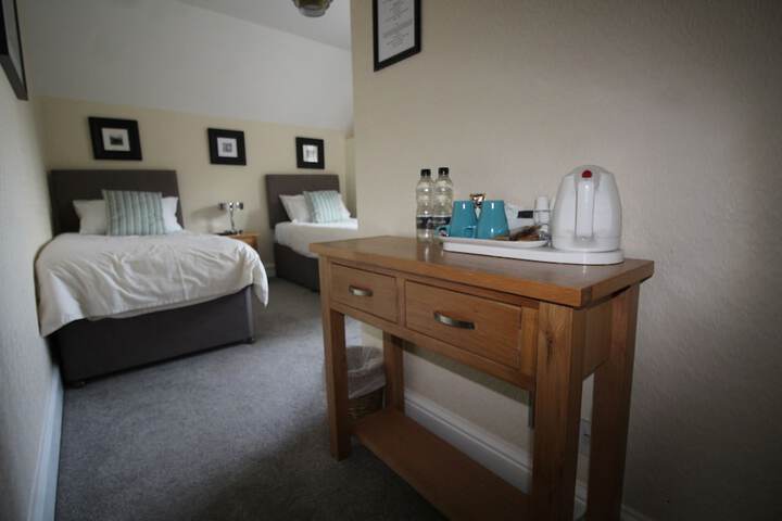 Room 6 of 77