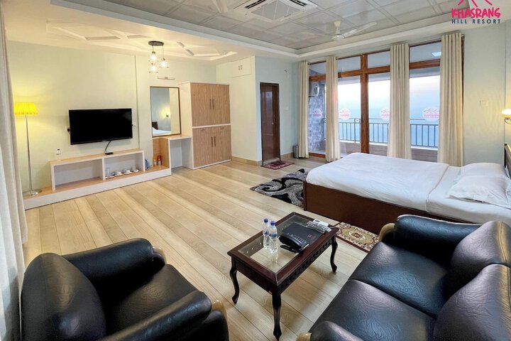 Room 4 of 25