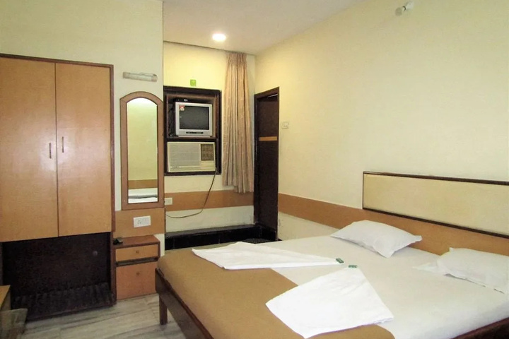 Room 2 of 10