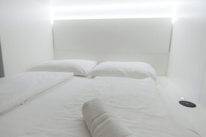 Room 9 of 25