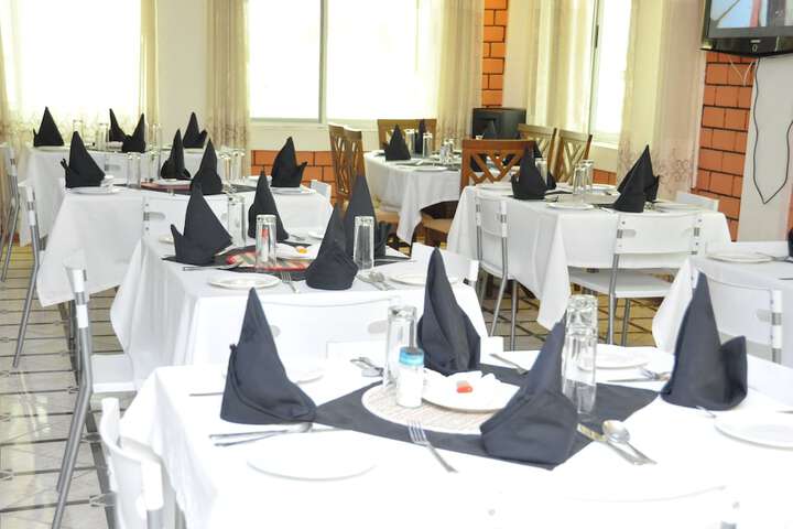 Dining 20 of 39