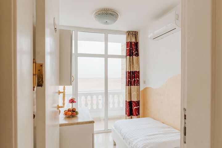 Room 2 of 98