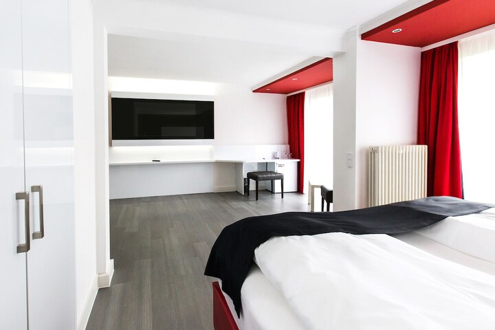 Room 8 of 38