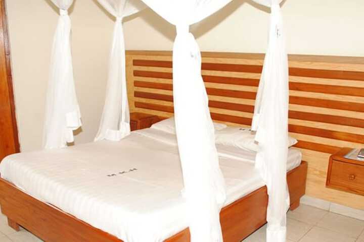 Room 6 of 25